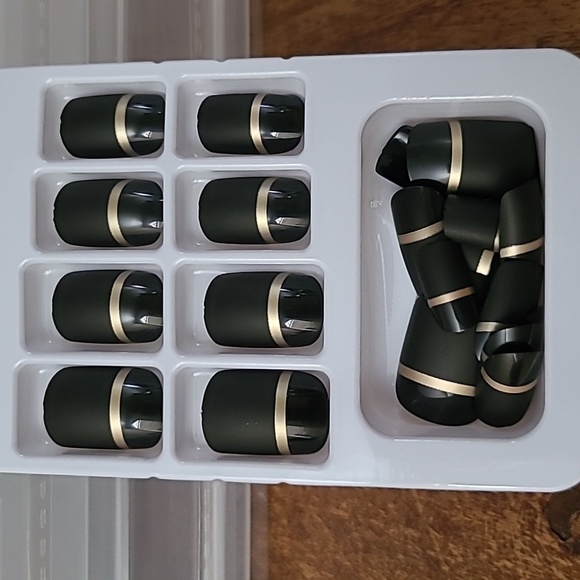 2/$16 Black Matte & Glossy Press on Nails - Picture 13 of 15